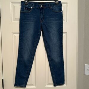 EUC TAHARI Chloe skinny jeans